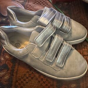 Earth Spirit Kids Metallic Gray Sneakers